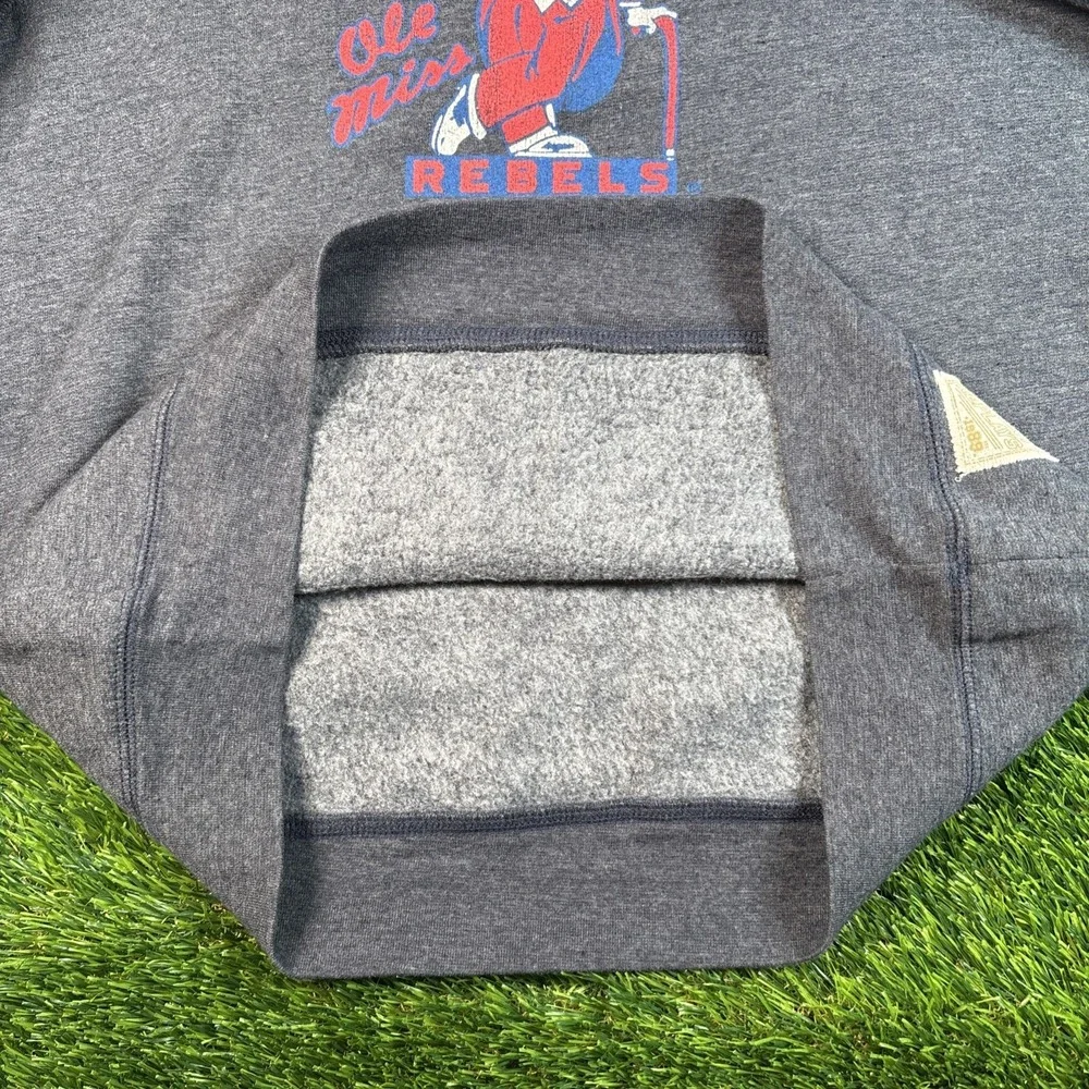 Ole Miss Rebels Sweatshirt Adult Medium Gray Distant Replays Crewneck USA